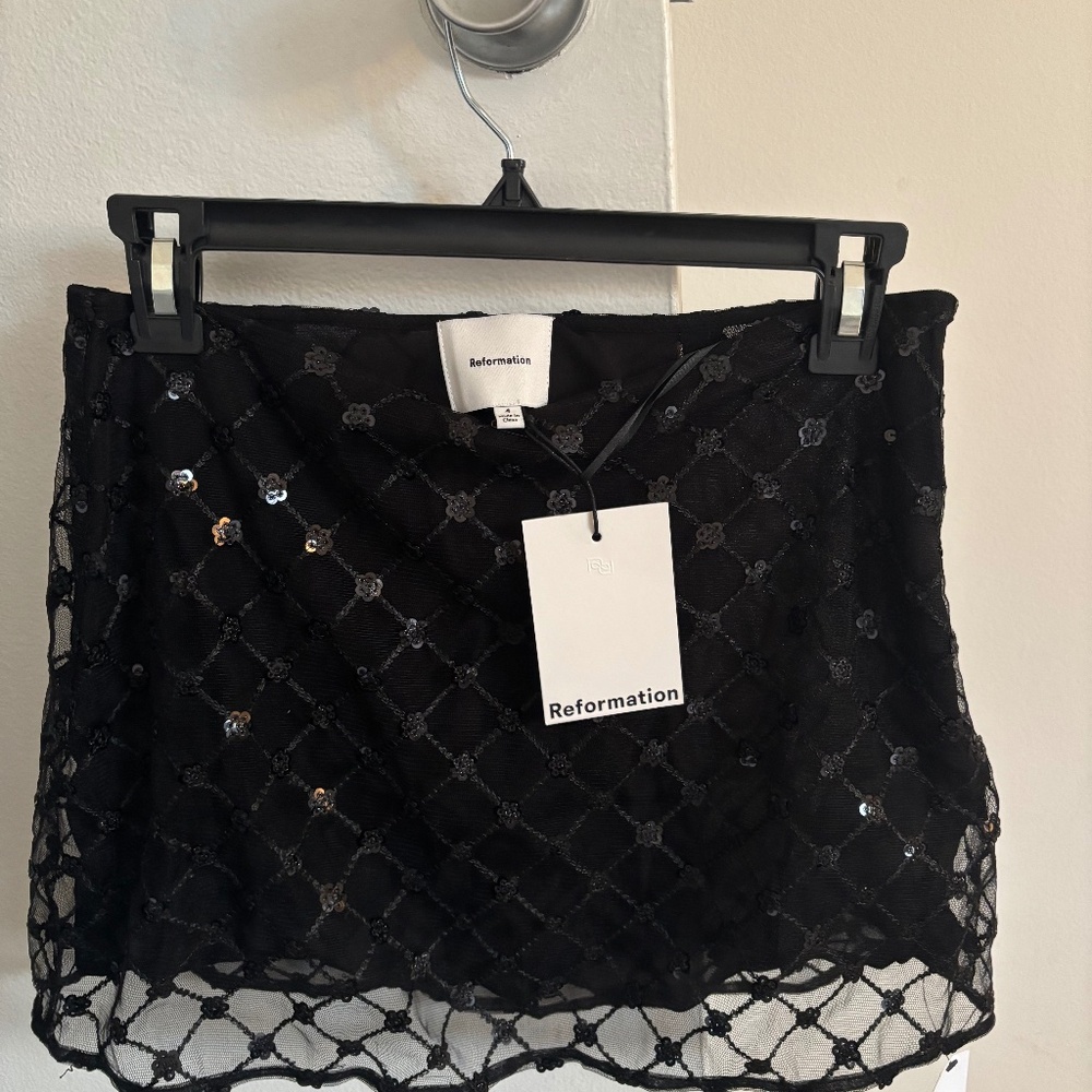 Reformation Viv Skirt Black - Size 4